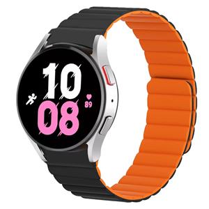 Strap-it Samsung Galaxy Watch 5 - 44mm magnetisch siliconen bandje (zwart/oranje)