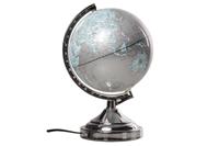 Decoratie wereldbol/globe zilver met verlichting op metalen voet 20 x 32 cm -