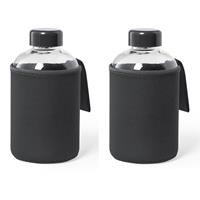 Bellatio 4x Stuks glazen waterfles/drinkfles met zwarte softshell bescherm hoes 600 ml -