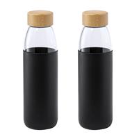 Bellatio 4x Stuks glazen waterfles/drinkfles met zwarte siliconen bescherm hoes 540 ml -