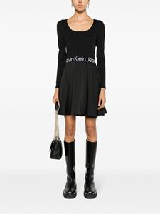 Calvin Klein Jeans logo-waistband flared dress - Zwart