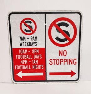 Fiftiesstore No Stopping Football Days AM Verkeersbord - Origineel - 46 x 46cm (1)