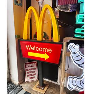 Fiftiesstore McDonalds Drive-Thru Welcome Lichtbak op Voet 160 cm in Hoogte