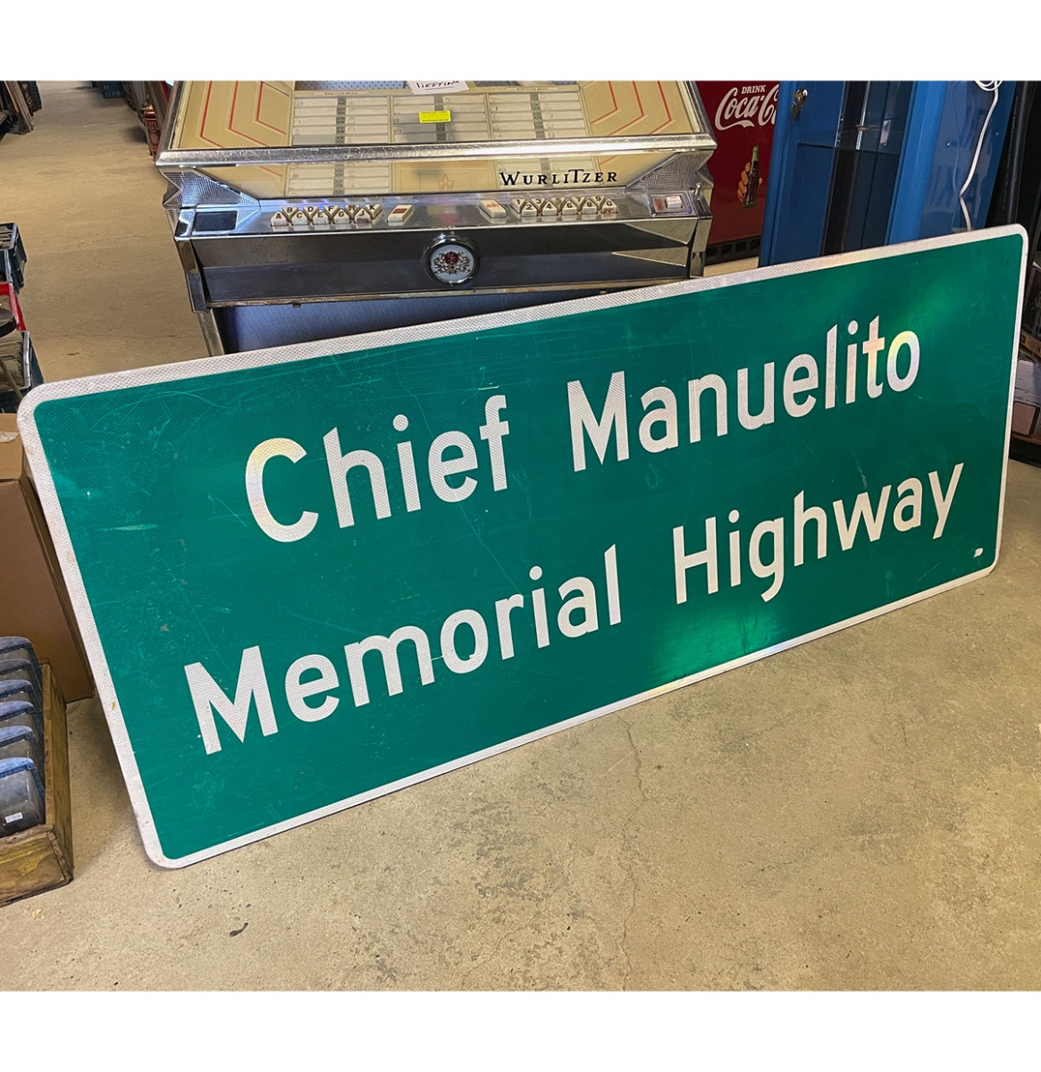 Fiftiesstore Chief Manuelito Memorial Highway Verkkersbord - 185 x 77cm - Origineel