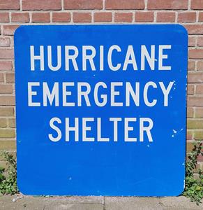 Fiftiesstore Hurricane Emergency Shelter Straat Bord - 91 x 91cm - Origineel (1)