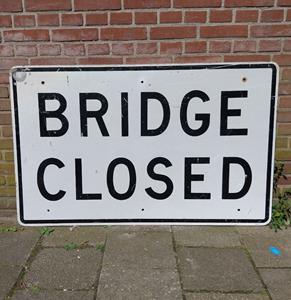 Fiftiesstore Bridge Closed Verkeersbord - 122 x 76cm - Origineel