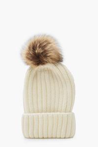 Boohoo Geribbelde Gebreide Muts Met Grote Faux Fur Pom, Cream