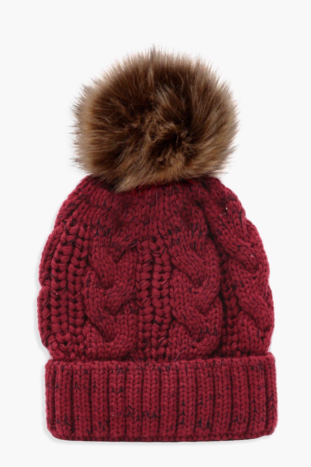 Boohoo Kabelgebreide Muts Met Pompon Van Imitatiebont, Rood
