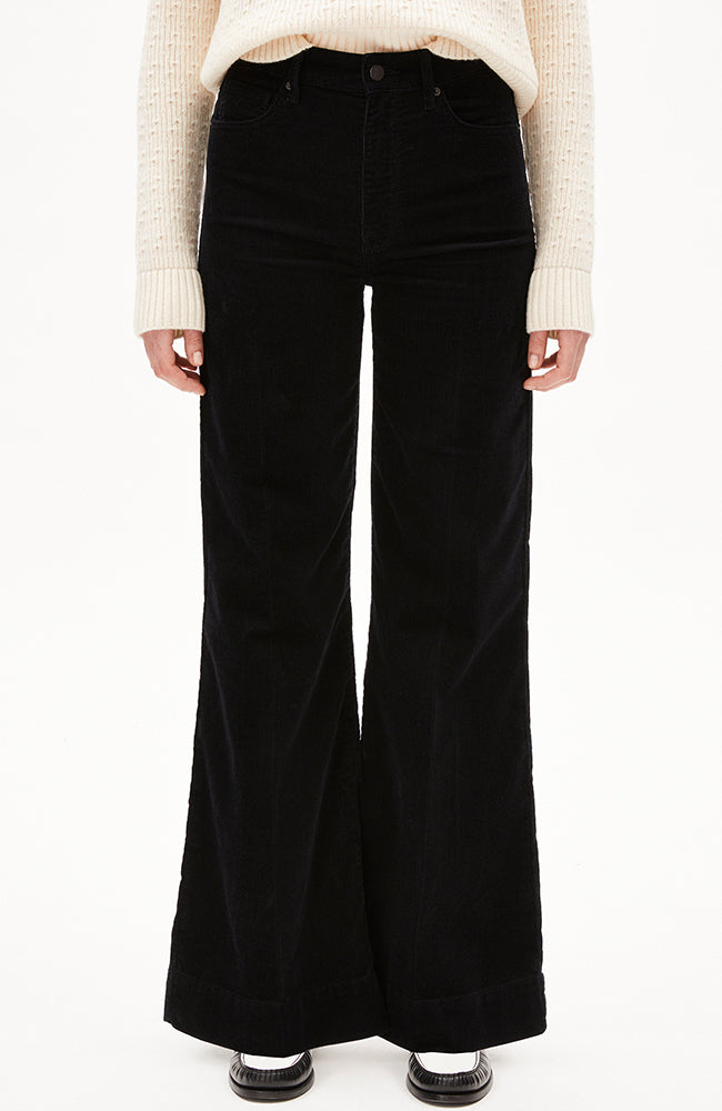 ARMEDANGELS Damen vegan Hose Murliaa Corduroy Schwarz