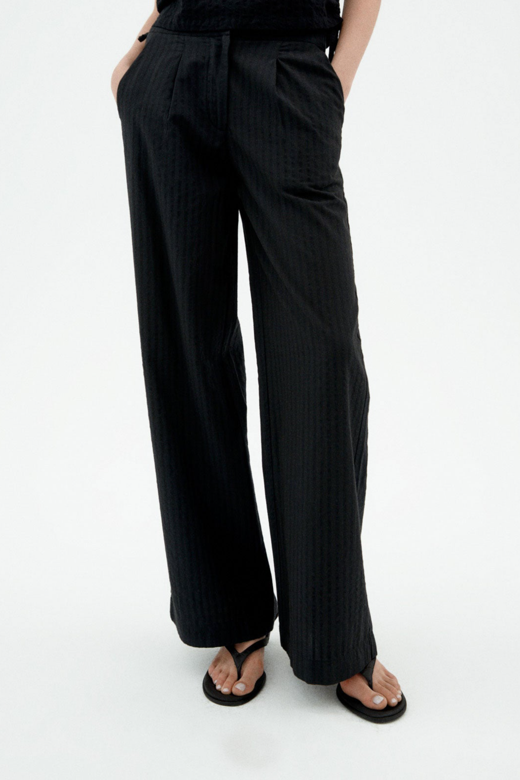 Thinking mu Damen vegan Hose Seersucker Manolita Schwarz