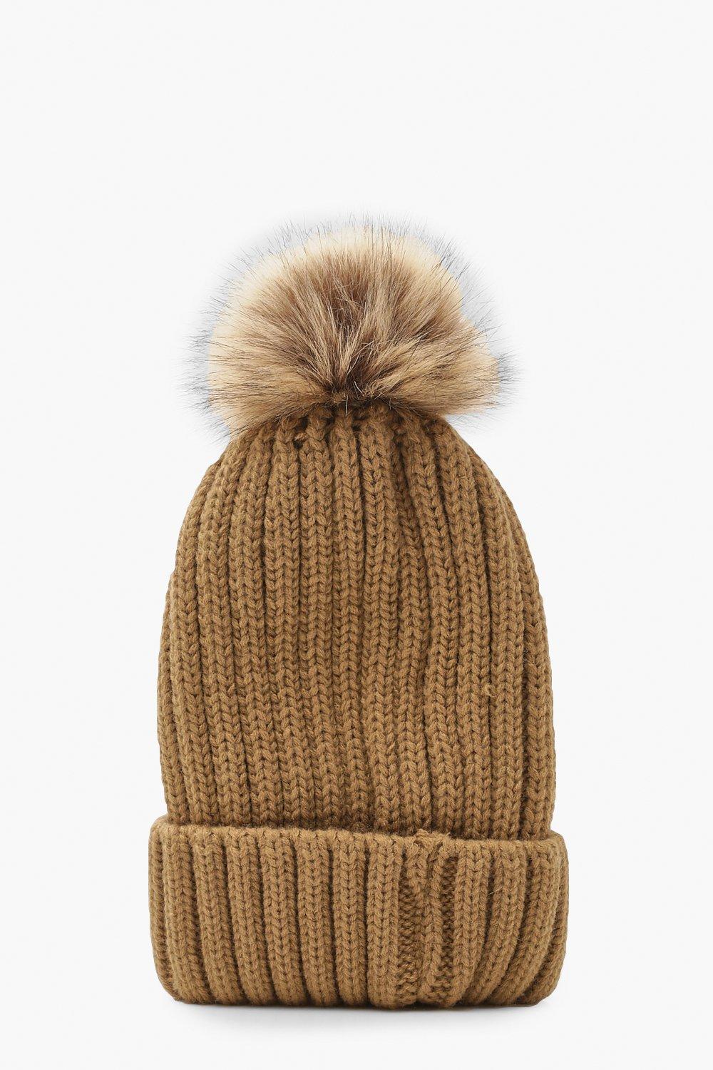 Boohoo Geribbelde Gebreide Muts Met Grote Faux Fur Pom, Camel