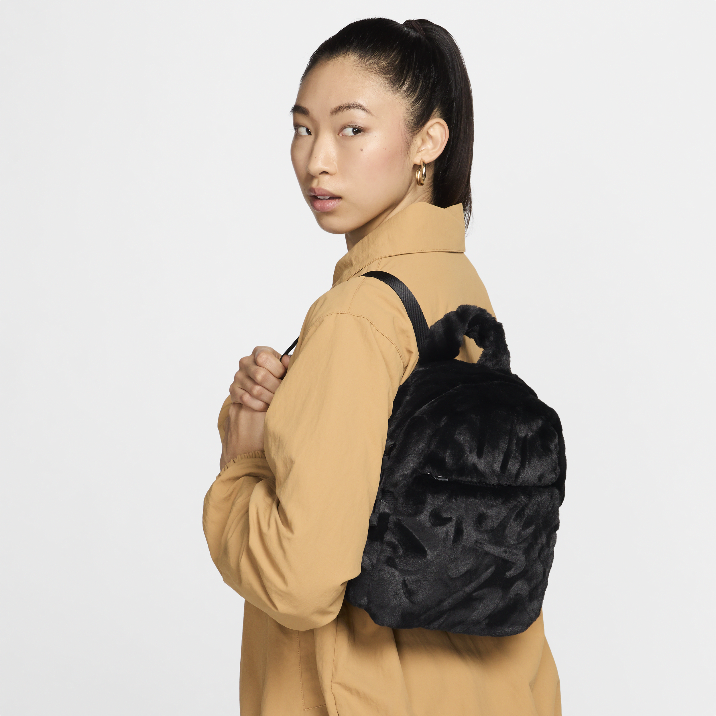 Nike Sportswear Futura minirugzak van imitatiebont (6 liter) - Zwart