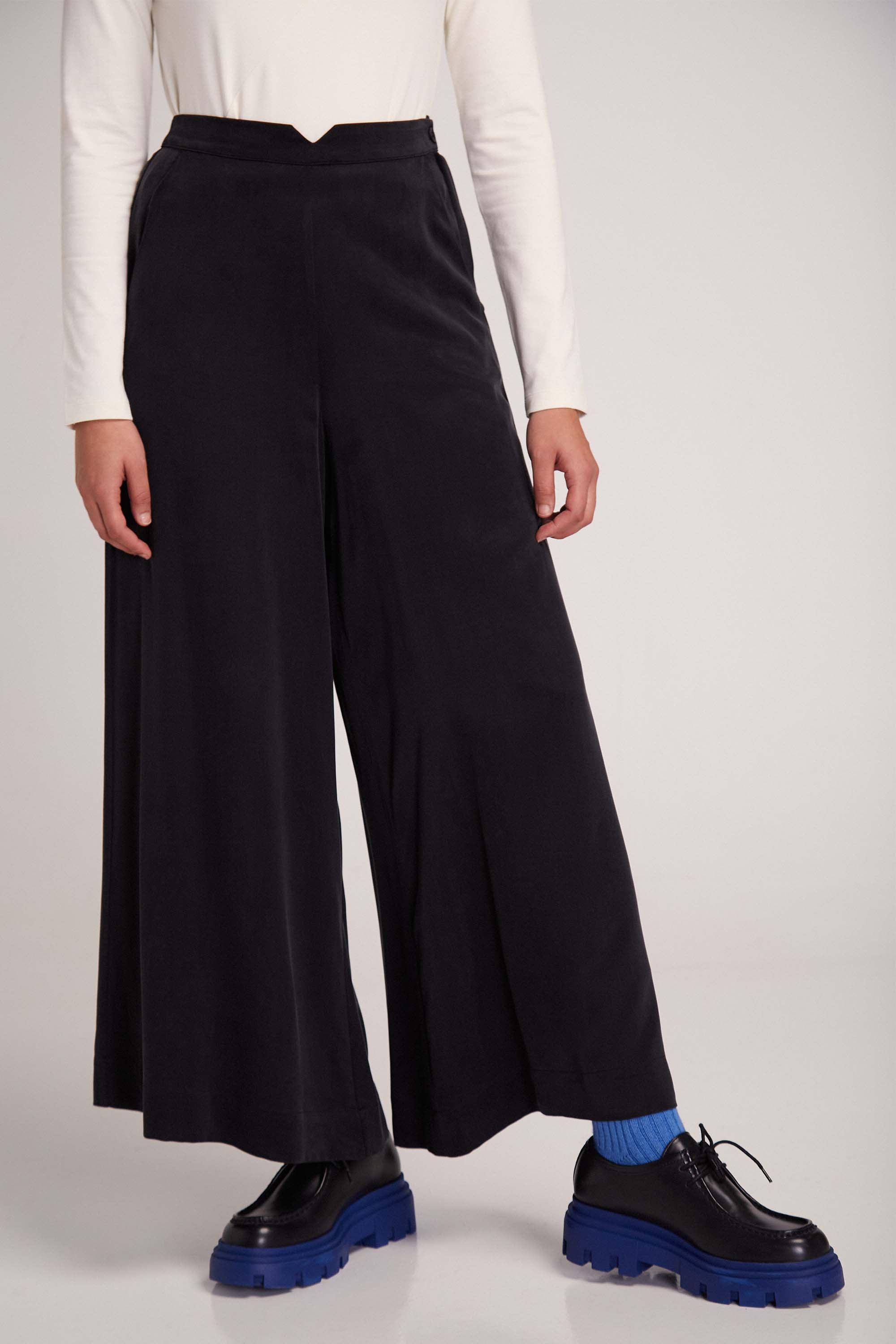 SUITE13LAB Damen vegan Hose Vent Schwarz