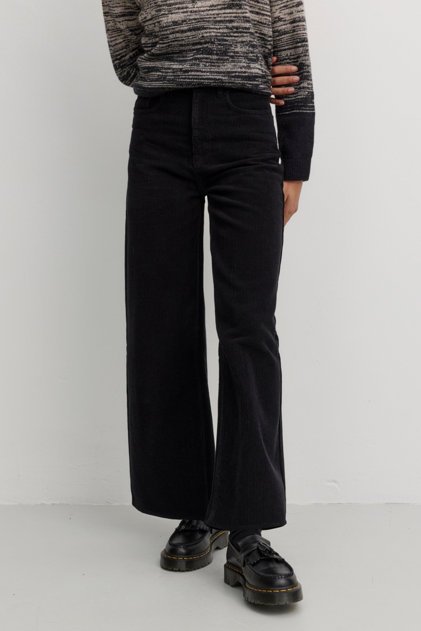 Recolution Damen vegan Hose Corduroy Erica Schwarz