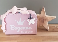 geboortexpress.nl koffertje met kroon, naam en speenknuffeldoekje konijn