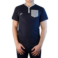 Sportus.nl Nike Sportswear - FFF Henley Pocket T-Shirt - Navy
