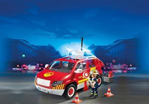 Playmobil Brandweercommandant met dienstwagen met licht en sirene