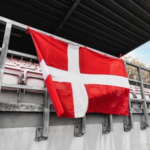 Unisport Denemarken Stadionvlag - Rood/Wit