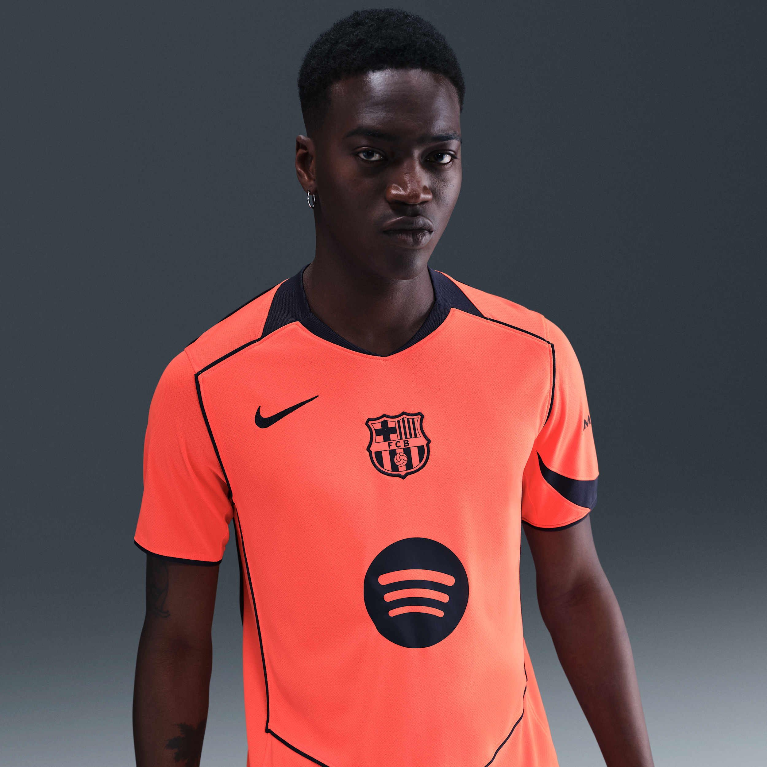 Nike FC Barcelona 2025/26 Stadium Derde  Total 90 replicavoetbalshirt met Dri-FIT voor heren - Oranje