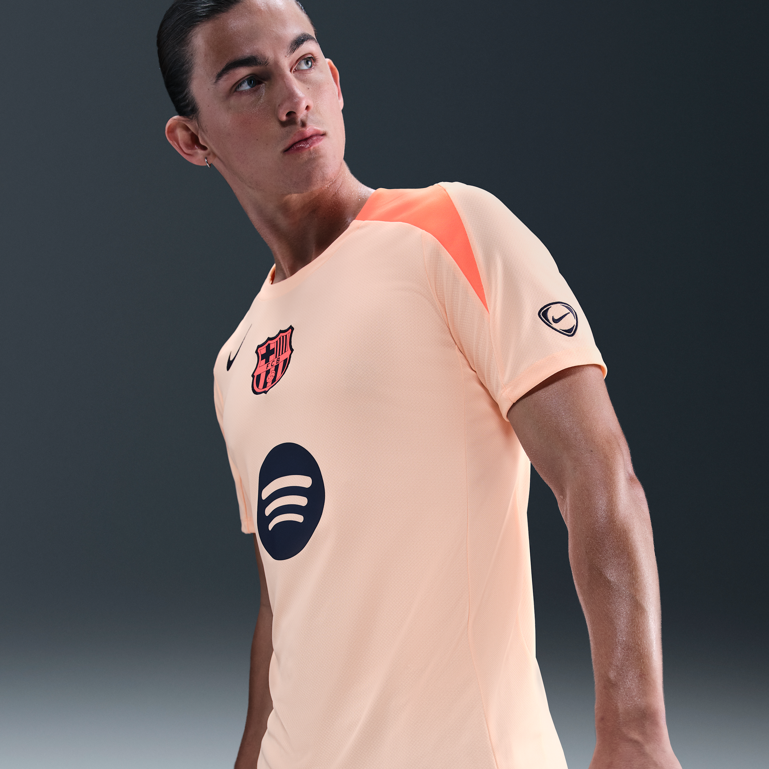 Nike FC Barcelona Strike Derde  Total 90 knit voetbaltop met Dri-FIT voor heren - Oranje