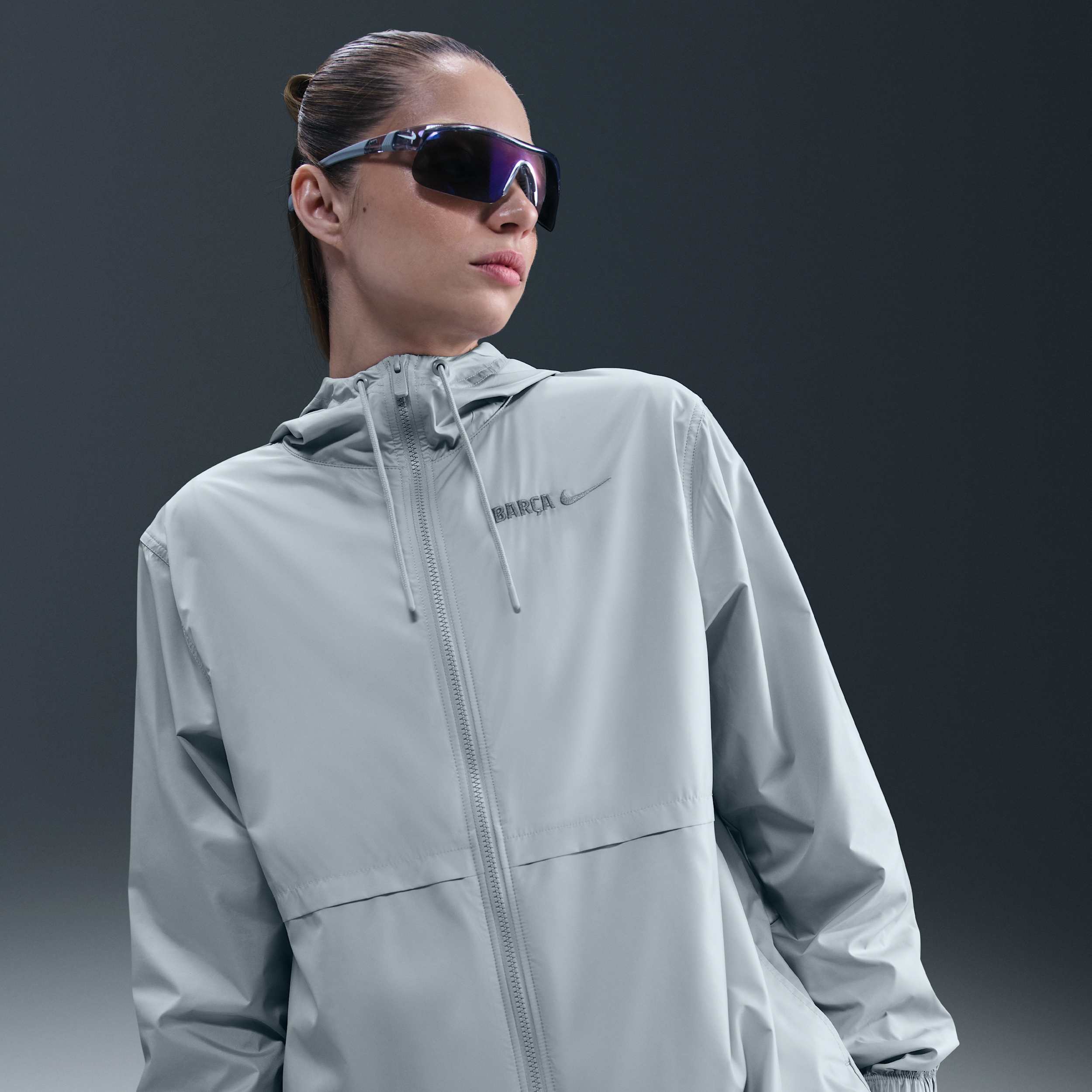 Nike FC Barcelona Essential Repel  geweven voetbaljack met capuchon voor dames - Grijs