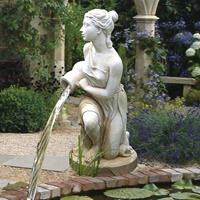 Gartentraum.de Skulptur Frau mit Krug Wasserspeier - Nympha / Sand