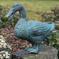 Gartentraum.de Wasserspeier aus Bronze - Ente mit grüner Patina - Ente Gerold