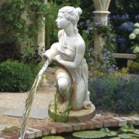 Gartentraum.de Skulptur Frau mit Krug Wasserspeier - Nympha / Steingrau