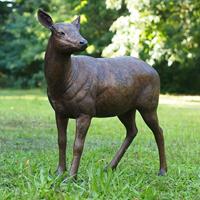 Gartentraum.de Stehende Bronze Hirschkuh für den Garten - Hirschkuh Elfrey