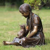 Gartentraum.de Sitzende Bronze Mädchenfigur mit Katze - Mädchen und Katze