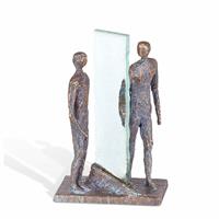 Gartentraum.de Dekorative Bronzeskulptur mit Glasscheibe - Trennung / Bronze Wachsgusspatina