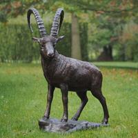 Gartentraum.de Stehender Steinbock auf Felsen - lebensgroße Bronze - Steinbock Sakel