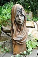 Gartentraum.de Schöne Gartenskulptur - Frauen Büste aus Stein - Jolanda / Rost