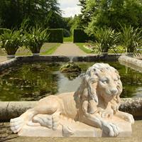 Gartentraum.de Garten Löwenskulptur aus Steinguss - Leonard / Sand