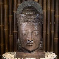 Gartentraum.de Außergewöhnliches Steinguss Wasserspiel mit Buddha - Sengoku / Komplettset mit Pumpe & Becken / Erweitertes Kopfelement