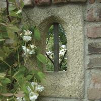 Gartentraum.de Fenster für Steinruine - Hollin