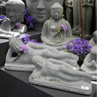 Gartentraum.de Liegende Buddha Steinfigur aus Steinguss / 40 cm