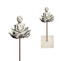 Gartentraum.de Außergewöhnliche Jungen Steinfigur - Meditation - Pierot / mit 60cm Stab und Sockel