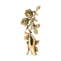 Gartentraum.de Hand hält Rosenzweig - Florales Wandrelief aus Bronze - Rosen in der Hand / 12cm