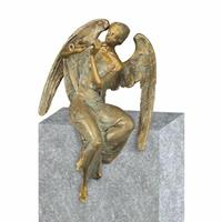 Gartentraum.de Sitzende Engelskulptur - Flötenspieler aus Bronze - Angelo Trompa / 30x23x13cm (HxBxT) / Bronze braun