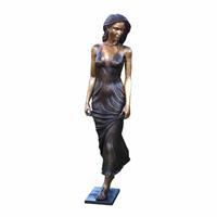 Gartentraum.de Lebensgroße Frauenstatue mit Kleid aus Bronze - Adelinde / Braun