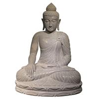 Gartentraum.de Sitzende Buddha Figur aus Flussstein in Handarbeit gefertigt - Erdberührung - Adinda / 80x55x40cm (HxBxT)