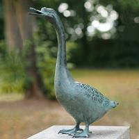 Gartentraum.de Robuste Bronze Gartenstatue Gans - Gans Ferdinand