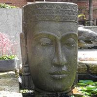 Gartentraum.de Außergewöhnliches Steinguss Wasserspiel mit Buddha - Sengoku / Mit Pumpe / Flaches Kopfelement