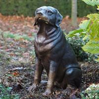 Gartentraum.de Sitzende Outdoor  Hundeskulptur aus Bronze - Rottweiler Serf