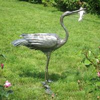 Gartentraum.de Gartenfigur Metall - Reiher mit Fisch - Egretta / Edelstahl