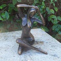 Gartentraum.de Moderne Garten Frauskulptur aus Bronze - Farina / 25x18x18cm (HxBxT)