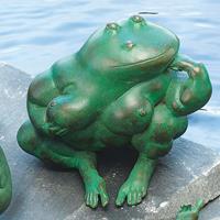 Gartentraum.de Sitzende Tierfigur - Froschskulptur aus Bronze - Waldtraud