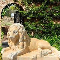 Gartentraum.de Garten Löwenskulptur aus Stein - Leonard / Antikgrau