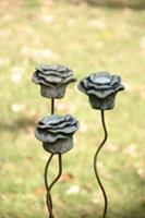 Gartentraum.de Besondere Stein Rose als Teelichthalter - Rosas Lux / mit 92cm Stab